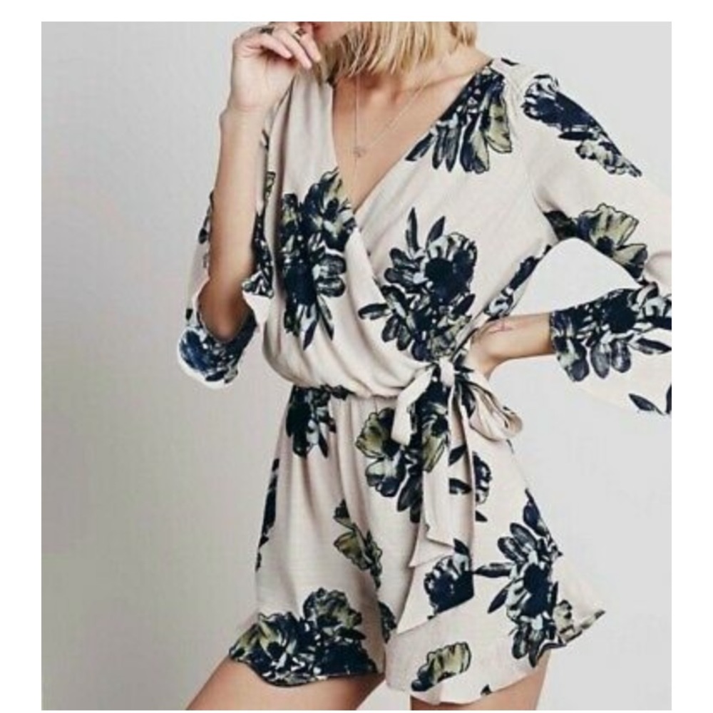 FREE PEOPLE ALL THE RIGHT RUFFLE ROMPER SIZE XS
